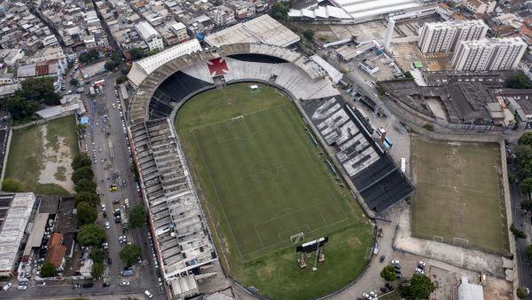 Aerial view show the Sao Januario stadium that belongs to Brazil´s football team Vasco da Gama, at the Sao Cristovao neighbourhood, Rio de Janeiro, Brazil on May 13, 2022. The arrival of foreign investors and Ronaldo´s millions to Brazilian football, could widen the gap between the clubs of the South American giant and its regional pairs. (Photo by Mauro PIMENTEL / AFP)