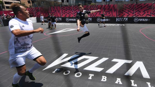 Soccer players hold an exhibition match to promote a new version of the 'EA SPORTS FIFA' video game at the EA PLAY event in Hollywood, California on June 8, 2019. / AFP / Mark RALSTON