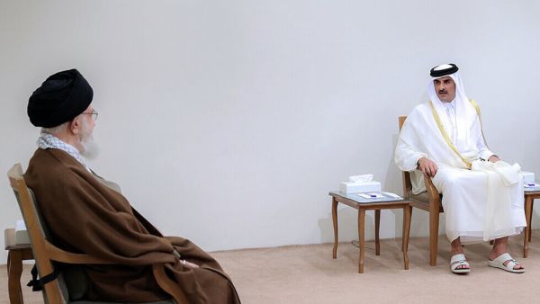 آية الله خامنئي، وأمير قطر 