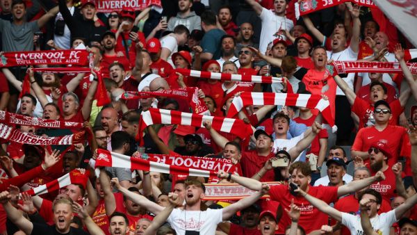 Liverpool supporters cheer prior to the UEFA Champions League final football match between Liverpool and Real Madrid at the Stade de France in Saint-Denis, north of Paris, on May 28, 2022. (Photo by FRANCK FIFE / AFP)