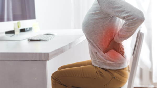 أسباب وجع الظهر من الأسفل عند النساء