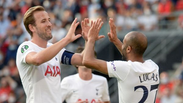 Tottenham's Brazilian forward Lucas (R) celebrates with Tottenham's English forward Harry Kane (L) after scoring during the UEFA Europa Conference League Group G football match between Stade Rennais Football Club (Rennes) and Tottenham at The Roazhon Park Stadium in Rennes, north-western France on September 16, 2021. (Photo by JEAN-FRANCOIS MONIER / AFP)
