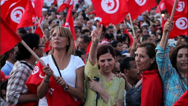 وتشهد تونس أزمة سياسية عميقة