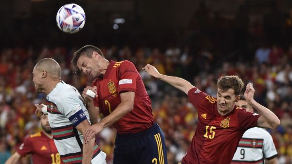 من مواجهة المنتخبين (المصدر: أ ف ب)