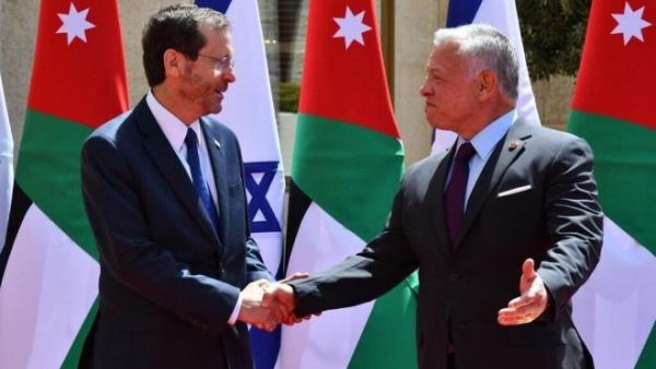 منصب الرئيس الإسرائيلي شرفي إلى حد بعيد.