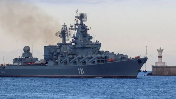 غرق سفينة روسية كانت متجهة لجزيرة "سنيك" بعد هجوم أوكراني