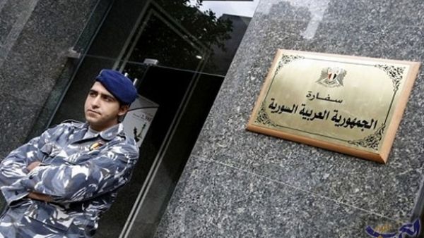 مناوشات مع الامن السوري في القنصلية باسطنبول