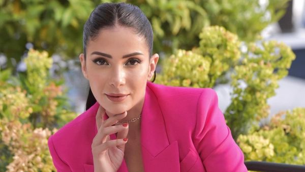 منى زكي تتزين بمجوهرات Bulgari الفاخرة 