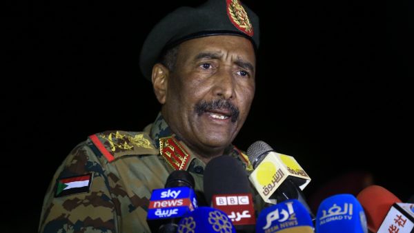 President of the Sudanese Transitional Council, General Abdel Fattah al-Burhan, attends an army exercise on the outskirts of the capital Khartoum on October 30, 2019. / AFP / ASHRAF SHAZLY Sudanese Army