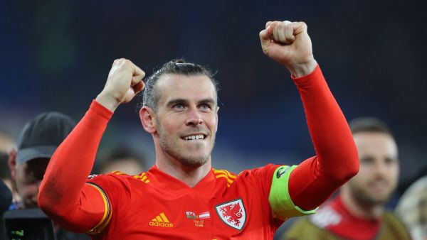Wales' midfielder Gareth Bale celebrates on the pitch after the FIFA World Cup 2022 play-off semi-final qualifier football match between Wales and Austria at Cardiff City Stadium in Cardiff, south Wales on March 24, 2022. A brilliant double from Gareth Bale took Wales to the brink of a first World Cup since 1958 thanks to a 2-1 win over Austria in Cardiff on Thursday. (Photo by Geoff Caddick / AFP)