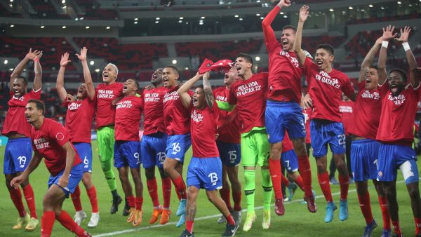 Costa Rica's players celebrate their win in the FIFA World Cup 2022 inter-confederation play-offs match between Costa Rica and New Zealand on June 14, 2022, at the Ahmed bin Ali Stadium in the Qatari city of Ar-Rayyan. Costa Rica beat New Zealand 1-0 to claim the last spot at this year's World Cup finals. (Photo by MUSTAFA ABUMUNES / AFP)
