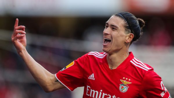 Benfica's Uruguayan forward Darwin Nunez celebrates after scoring a goal during the Portuguese league football match between SL Benfica and Belenenses SAD at the Luz stadium in Lisbon on April 9, 2022. (Photo by CARLOS COSTA / AFP)