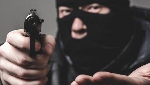 سلب محل صرافة في عمان بسلاح بلاستيكي