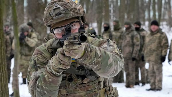 صواريخ روسية تدمر معسكرا اوكرانيا