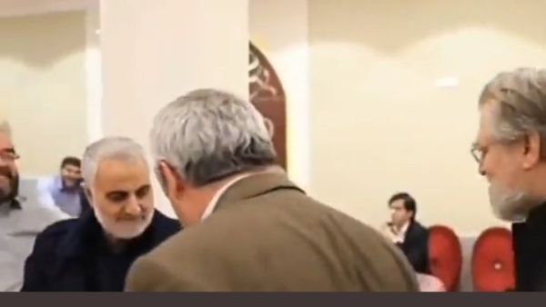صورة من اللقاء بين سليماني والموساد