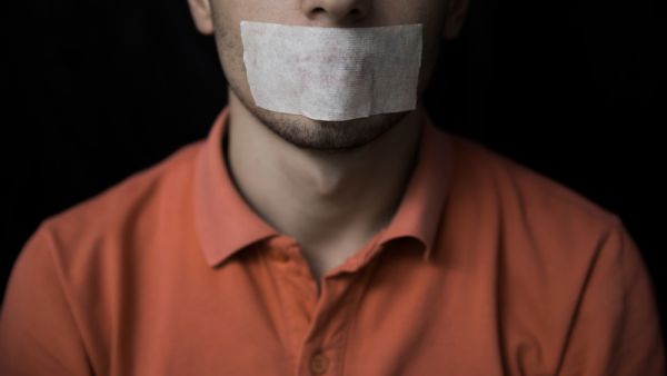 China Silencing Analysts Who Highlight Country's Deteriorating Economy