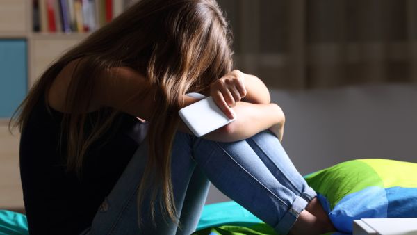 هل تساهم وسائل التواصل الاجتماعي في اكتئاب المراهقين ؟