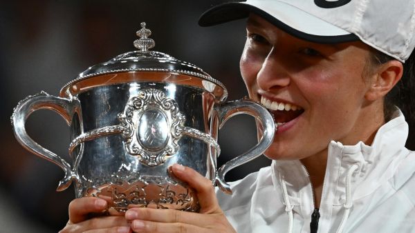 Poland's Iga Swiatek poses with the trophy after winning against US' Coco Gauff at the end of their women's single final match on day fourteen of the Roland-Garros Open tennis tournament at the Court Philippe-Chatrier in Paris on June 4, 2022. Iga Swiatek cruised to her second French Open title by dominating teenager Coco Gauff in the final as the world number one claimed her 35th successive victory. (Photo by Anne-Christine POUJOULAT / AFP)