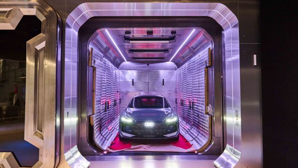 متحف المستقبل يعرض سيارة A6 Avant e-tron التجريبية من أودي