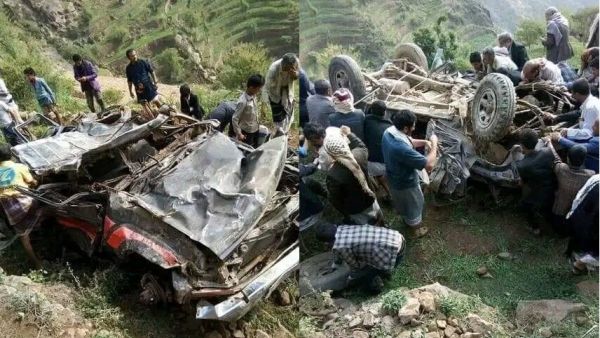 سقوط سيارة في منحدر جبلي باليمن