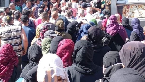 ازدحام شديد أمام مخابز لبنان