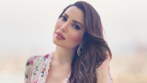 إطلالات تناسب عطلات السفر مستوحاة من الفنانة نسرين طافش