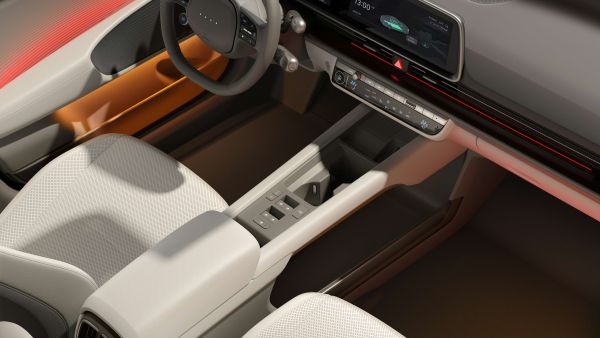 Hyundai IONIQ 6 Electrified Streamliner Debuts with Extended Range and Innovative Personal Space 