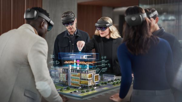 Microsoft Launches HoloLens 2 in the UAE, Empowering Organizations With the Innovation of mixed reality 