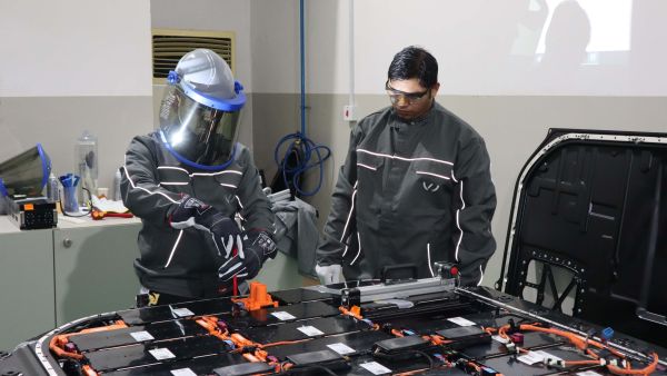 Electrifying Qatar: Audi Middle East completes first training of High Voltage Experts in the region