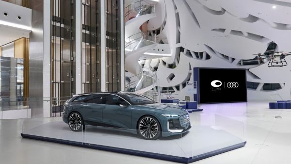 متحف المستقبل يعرض سيارة A6 Avant e-tron التجريبية من أودي