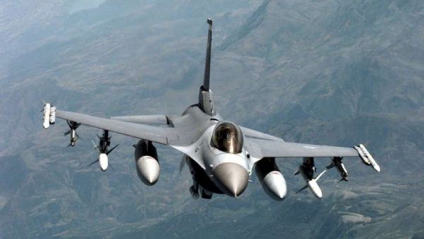 مقاتلة "إف-18"