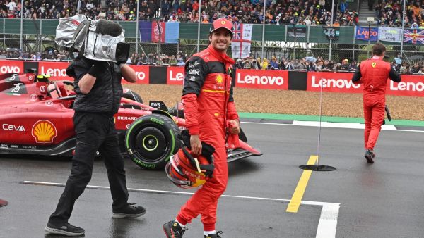 Ferrari's Spanish driver Carlos Sainz Jr reacts after the third and final qualifying session for the Formula One British Grand Prix at the Silverstone motor racing circuit in Silverstone, central England on July 2, 2022. (Photo by JUSTIN TALLIS / AFP)