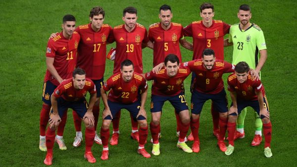 Spain footbal team (Photo by Marco BERTORELLO / POOL / AFP)