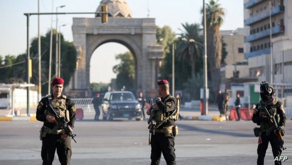 وقع الانفجار وسط جهود البعثة الدبلوماسية الأسترالية للتوسط بين رجل الدين الشيعي المؤثر مقتدى الصدر وفصيل مدعوم من إيران