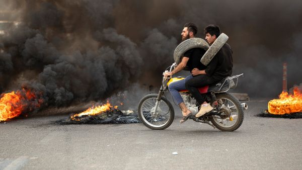 انسحب انصار الصدر بعد ان امهلهم زعيمهم 60 دقيقه فقط 