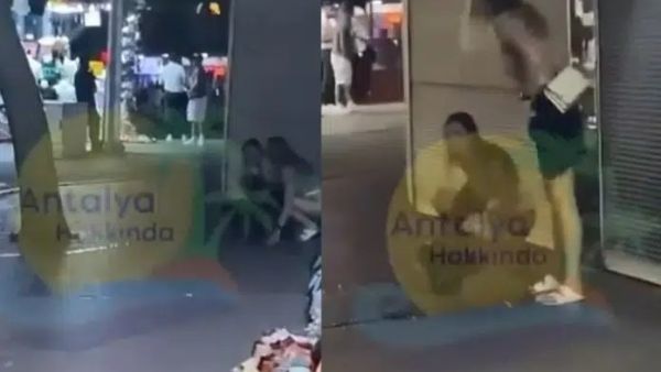 سائحتان تقضيان حاجتهما أمام المارة في تركيا