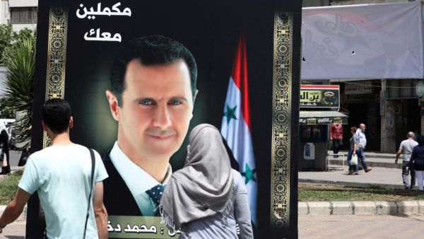 يعتبر القيادي مقرباً من جماعة حزب الله اللبناني الموجود في منطقة القطيفة