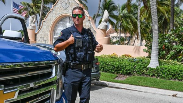 Police outside Mar-a-Lago