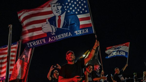 Supporters of former US President Donald Trump stand outside his residence in Mar-A-Lago, Palm Beach, Florida on August 8, 2022.  (Photo by Giorgio VIERA / AFP) Donald Trump