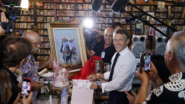 Macron in the Oran music shop 