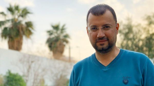من هو ريناس علي