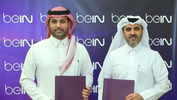 beIN's Chief Financial & HR Officer Tareq Zainal with beIN's newest analyst Yasser Al-Qahtani during the contract signing ceremony (Image Credit: Supplied)