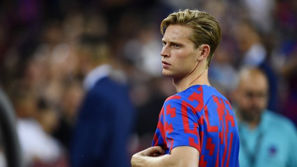 Barcelona's Dutch midfielder Frenkie De Jong warms up before the Spanish league football match between FC Barcelona and Rayo Vallecano de Madrid at the Camp Nou stadium in Barcelona on August 13, 2022. (Photo by Pau BARRENA / AFP)
