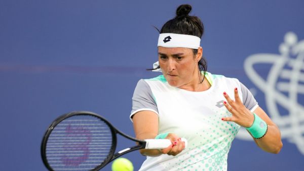 AUGUST 03: Ons Jabeur of Tunisia returns a shot against Madison Keys during the Mubadala Silicon Valley Classic, part of the Hologic WTA Tour, at Spartan Tennis Complex on August 03, 2022 in San Jose, California. Carmen Mandato/Getty Images/AFP (Photo by Carmen Mandato / GETTY IMAGES NORTH AMERICA / Getty Images via AFP)