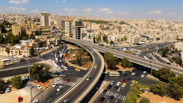  عانى القطاع العام في الأردن، كما في العديد من الدول العربية، من ترهل تدريجي