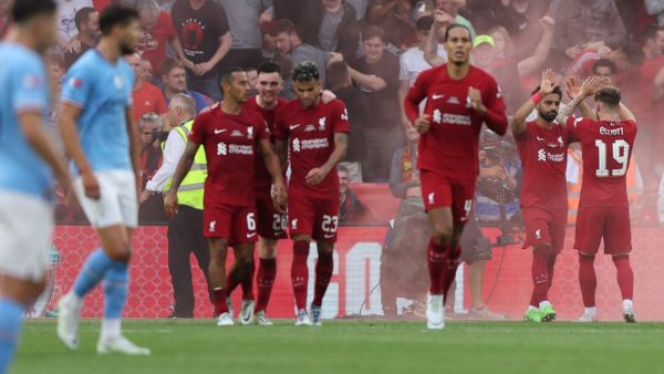 Liverpool's Egyptian midfielder Mohamed Salah (2nd R) celebrates with teammates after shooting a penalty kick and scoring his team second goal during the English FA Community Shield football match between Liverpool and Manchester City at the King Power Stadium in Leicester on July 30, 2022. (Photo by Nigel Roddis / AFP)
