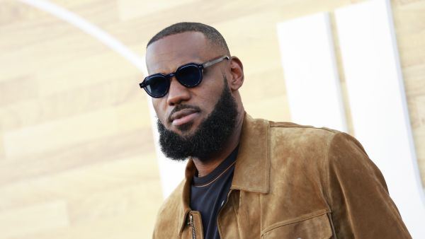 US basketball player LeBron James arrives for Netflix's Los Angeles premiere of "Hustle" held at the Westwood Regency Village Theatre on June 1, 2022 in Los Angeles, California. (Photo by Michael Tran / AFP)