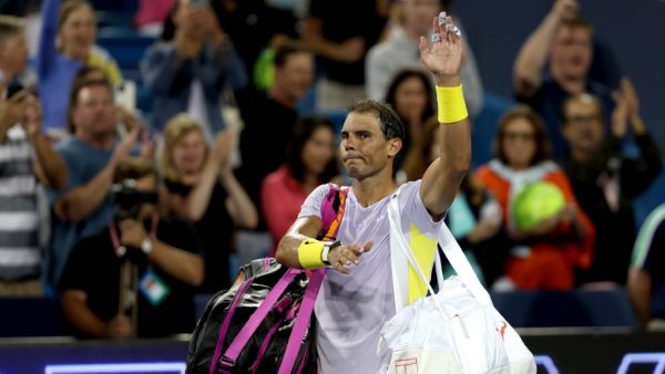 Rafael Nadal of Spain acknowledges the crowd as he leaves the court after losing to Borna Coric of Croatia during the Western & Southern Open at Lindner Family Tennis Center on August 17, 2022 in Mason, Ohio. Matthew Stockman/Getty Images/AFP (Photo by MATTHEW STOCKMAN / GETTY IMAGES NORTH AMERICA / Getty Images via AFP)
