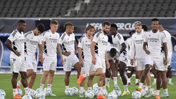 Real Madrid's team attends a training session on the eve of the UEFA Super Cup football match between Real Madrid vs Eintracht Frankfurt in Helsinki, on August 9, 2022. (Photo by JAVIER SORIANO / AFP)