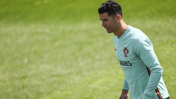 Portugal's forward Cristiano Ronaldo attends a training session at "Cidade do Futebol" training camp in Oeiras, outskirts of Lisbon on June 8, 2022 on the eve of their UEFA Nations League football match against Czech Republic. (Photo by PATRICIA DE MELO MOREIRA / AFP)